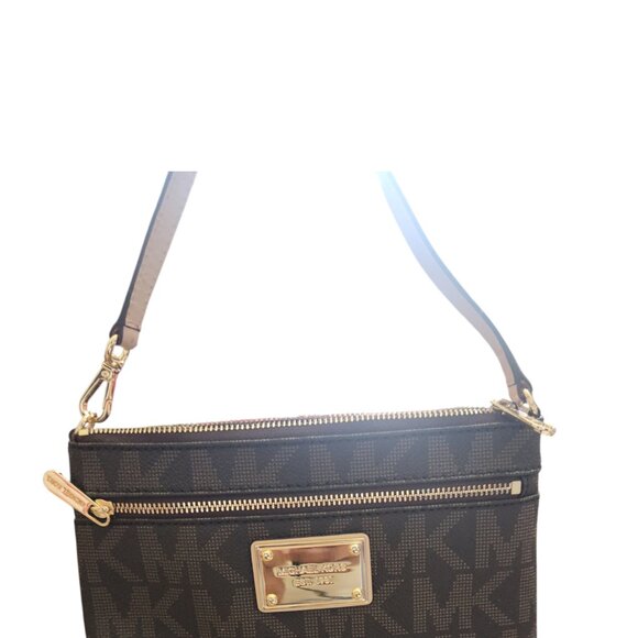 Michael Kors NWOT Jet Set Signature Large Wristlet - Picture 3 of 13